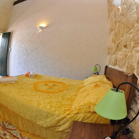 Dom wakacyjny Mikiel U Rosa Farmhouse With Large Private Pool